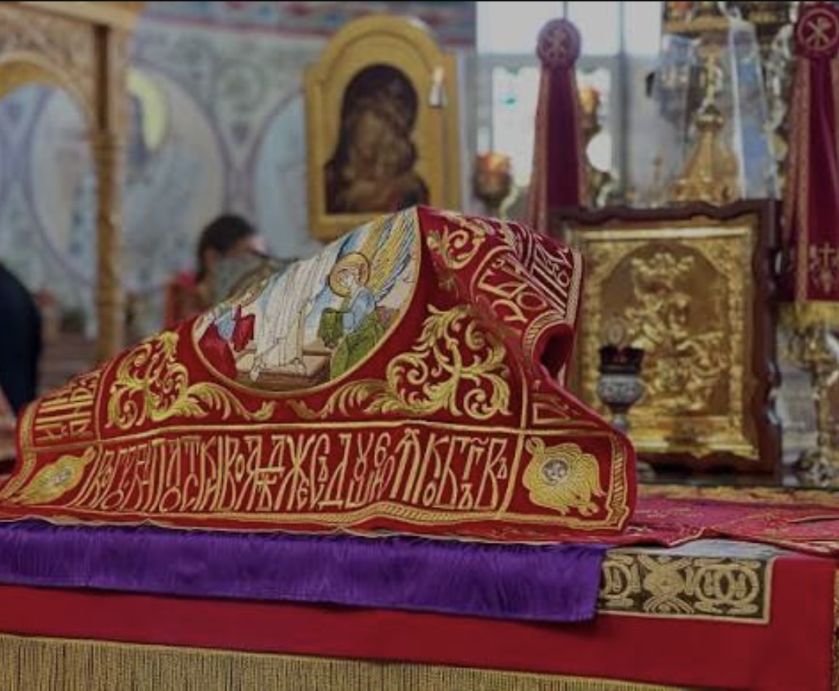 За предложені чесні дари